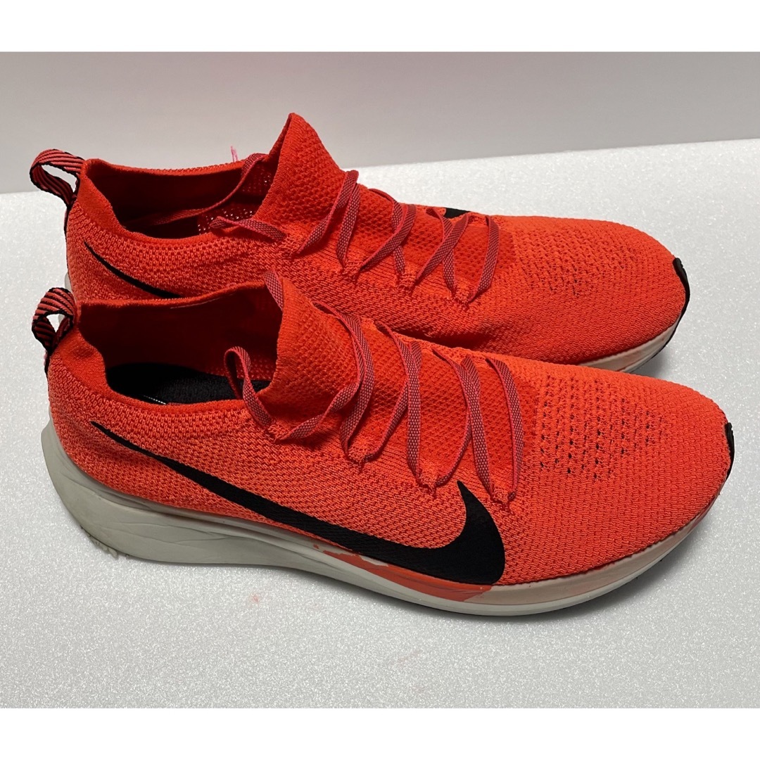 NIKE(ナイキ)の【美品】NIKE ナイキ zoomfly ズームフライニット オレンジ 28 スポーツ/アウトドアのランニング(シューズ)の商品写真