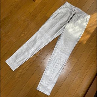 カルバンクライン(Calvin Klein)のCALNIN KLEIN JEANS カルバンクラインジーンズ　シルバーパンツ(その他)