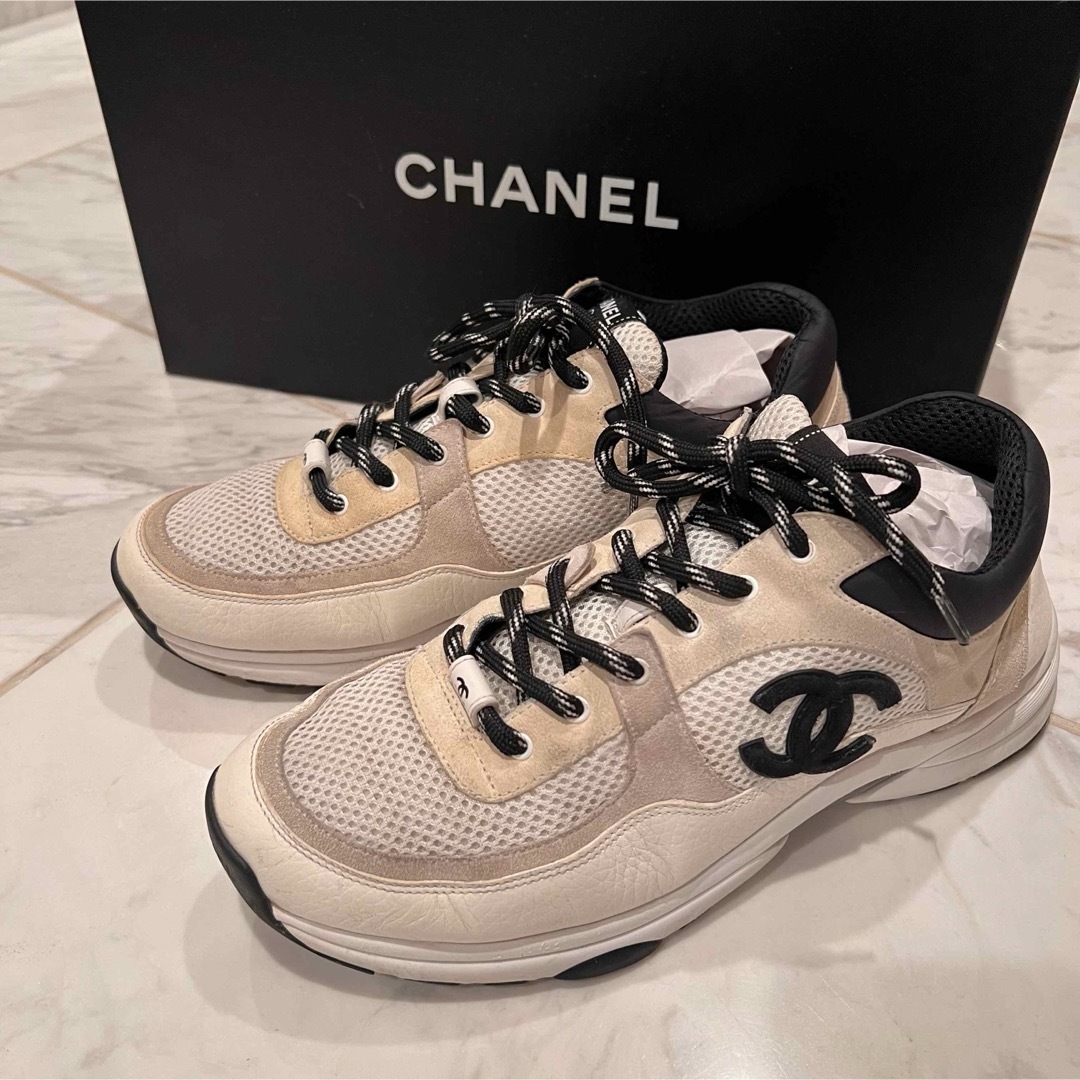 CHANEL(シャネル)のCHANEL シャネル スニーカー 43 メンズ 26.5 27 ホワイト 定番 メンズの靴/シューズ(スニーカー)の商品写真