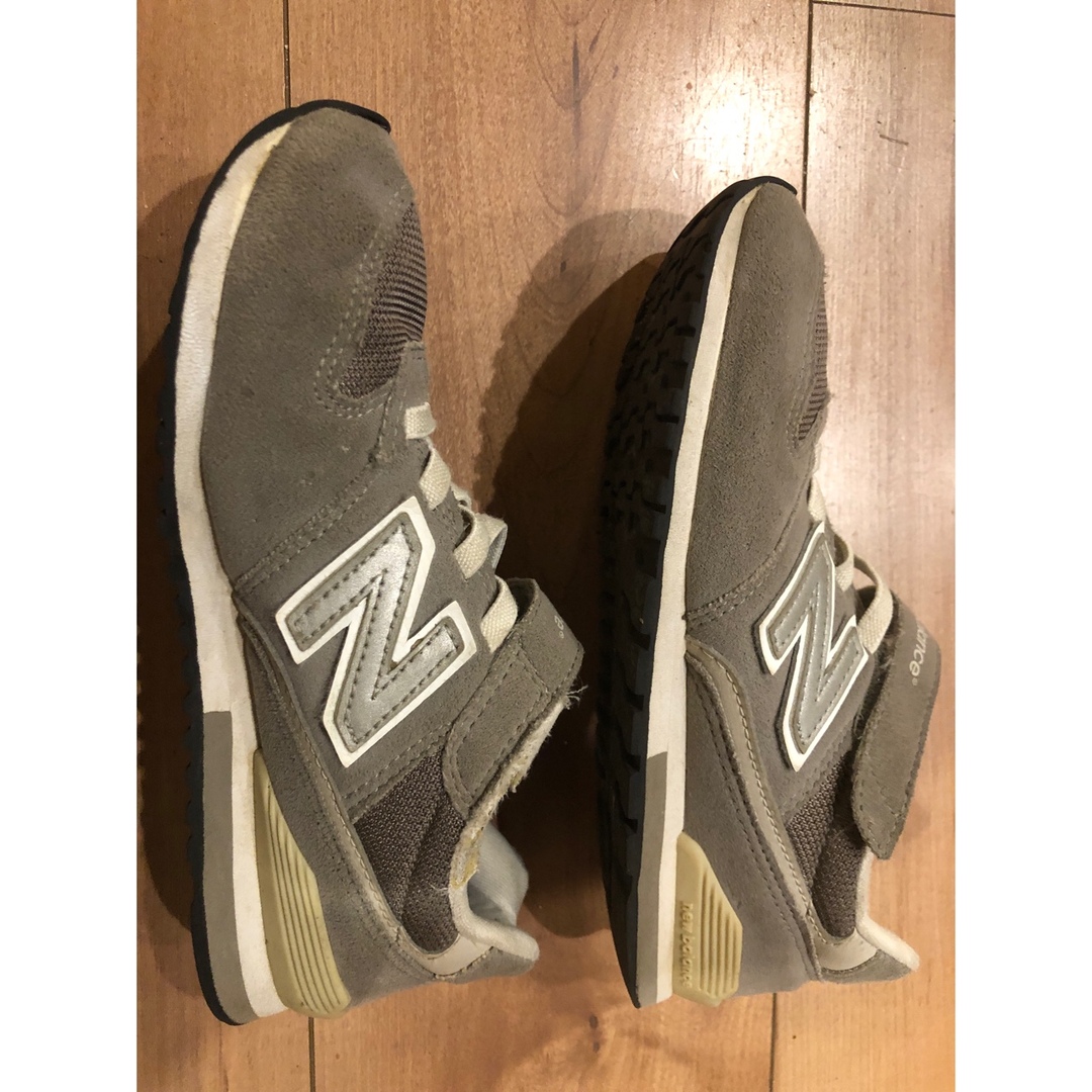 New Balance(ニューバランス)のニューバランス　21 スニーカー キッズ/ベビー/マタニティのキッズ靴/シューズ(15cm~)(スニーカー)の商品写真