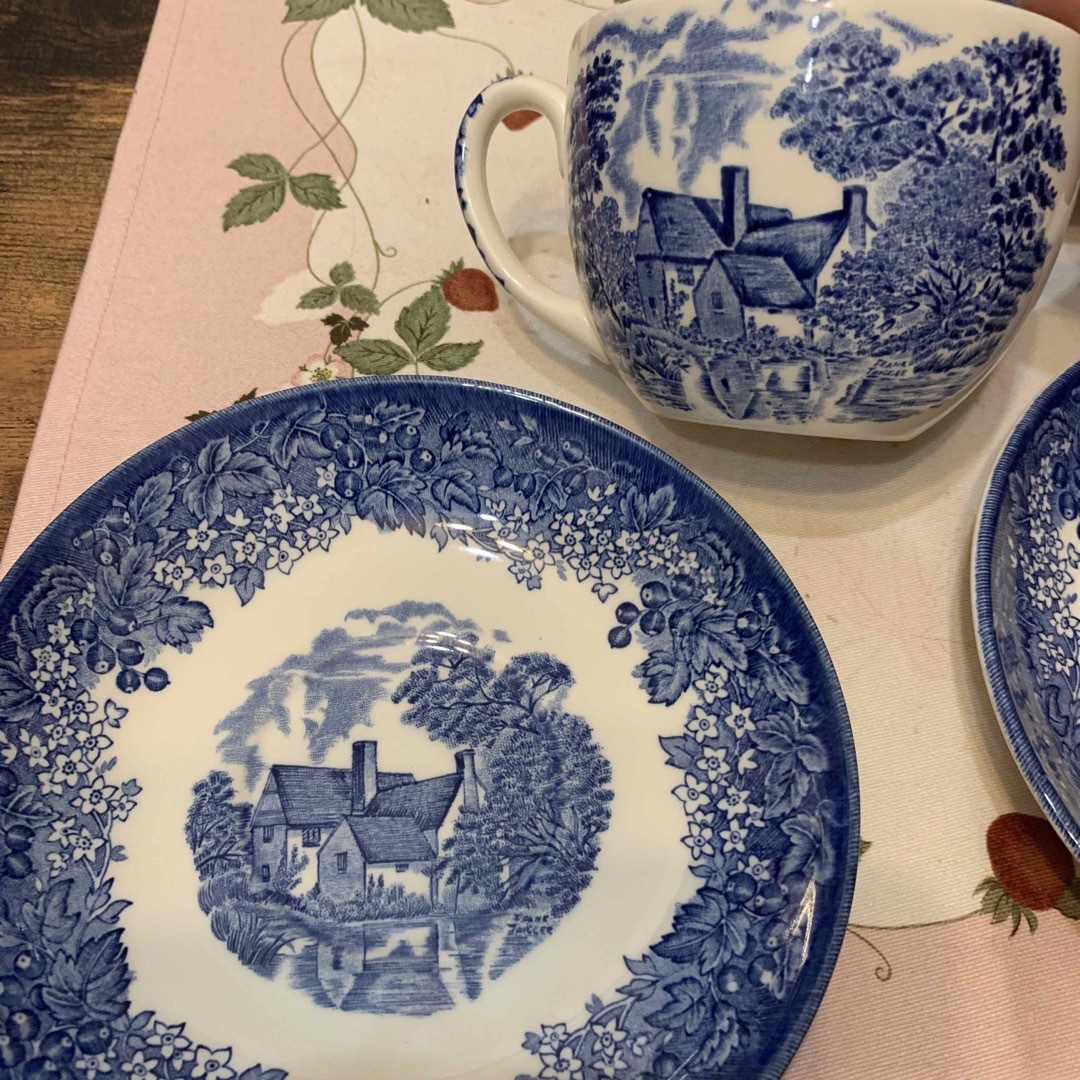 WEDGWOOD(ウェッジウッド)の未使用　ウェッジウッド  ロマンティック　イングランド　カップ＆ソーサー　3客 インテリア/住まい/日用品のキッチン/食器(食器)の商品写真