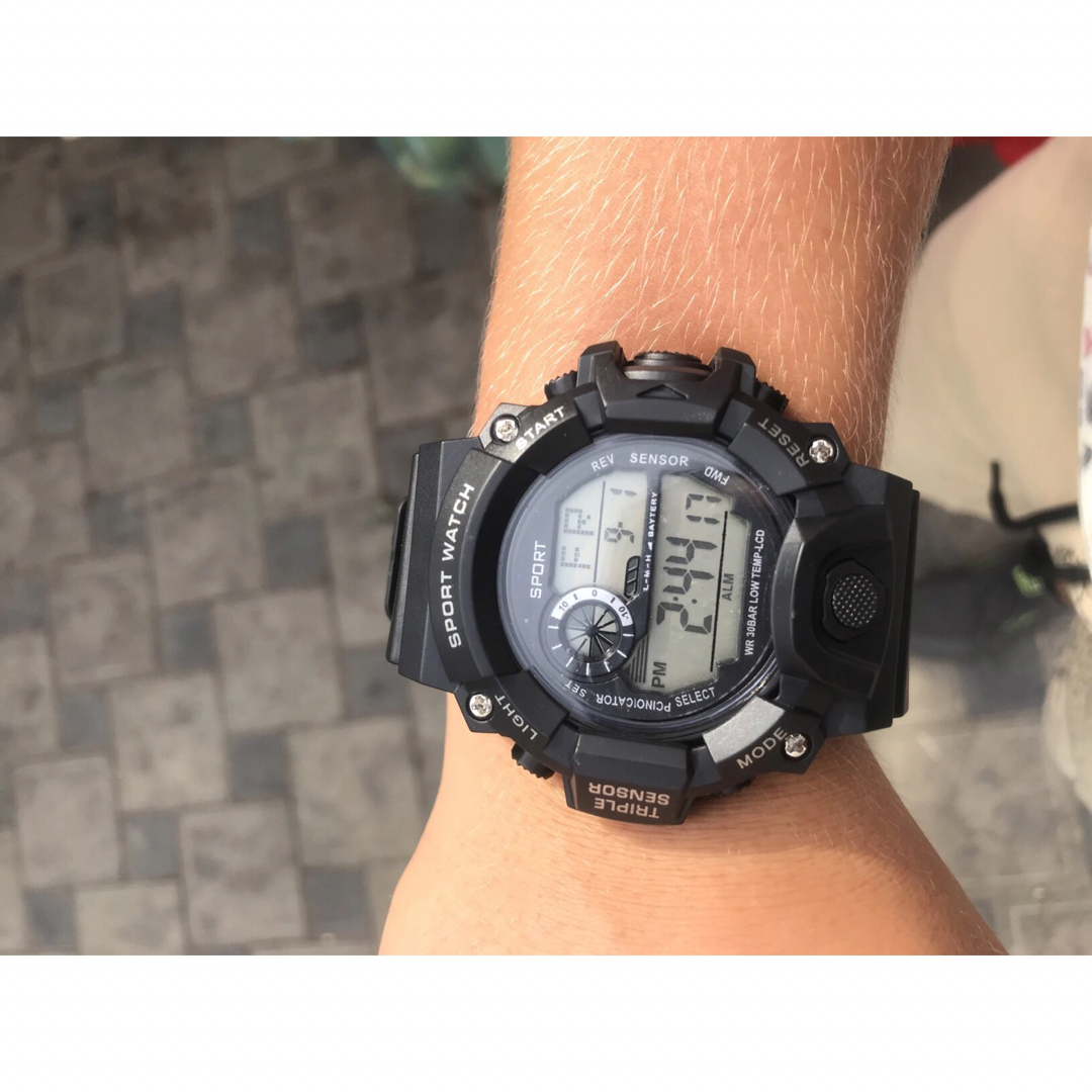 【超特価】Yikaze-LEDデジタル時計,スポーツミリタリー, メンズの時計(腕時計(デジタル))の商品写真