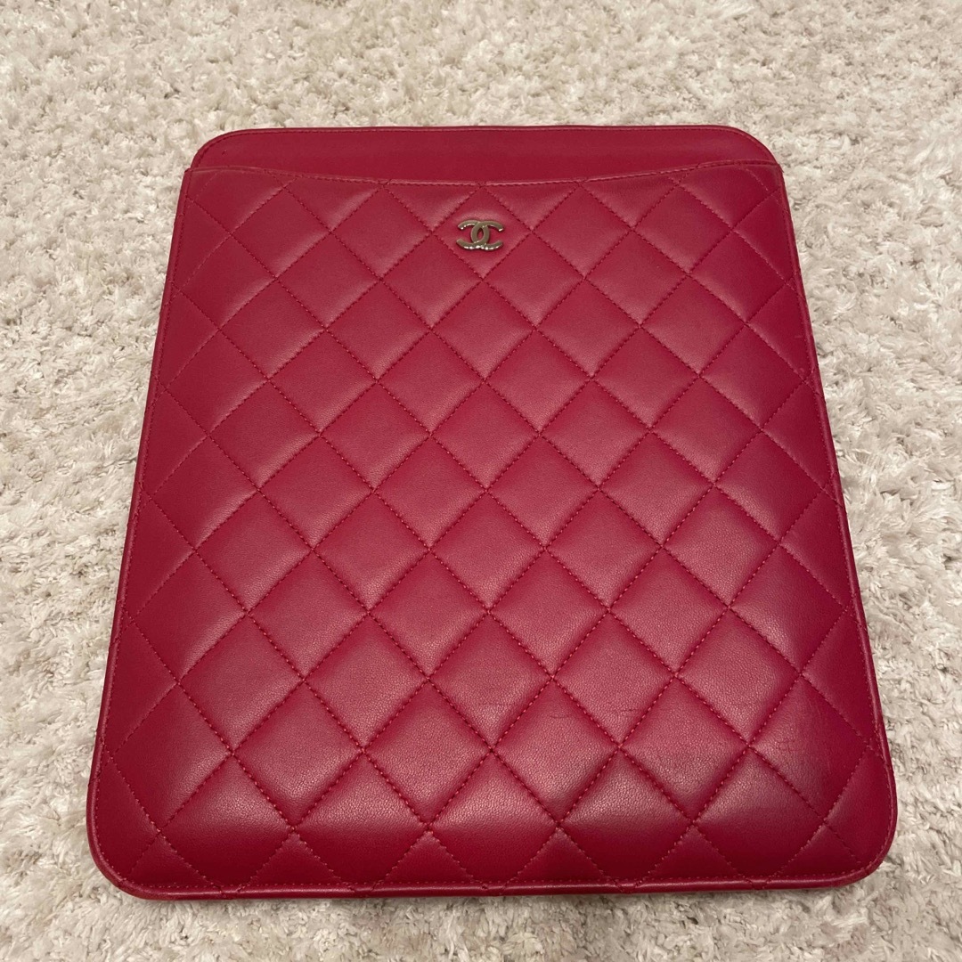 CHANEL(シャネル)のCHANEL i pad case スマホ/家電/カメラのスマホアクセサリー(iPadケース)の商品写真