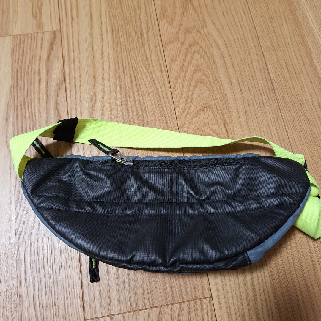 NIKE(ナイキ)のナイキ　NIKE　ウェストポーチ　中古　スポーツ　ランニング メンズのバッグ(ウエストポーチ)の商品写真