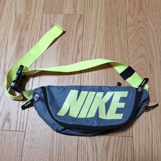 ナイキ(NIKE)のナイキ　NIKE　ウェストポーチ　中古　スポーツ　ランニング(ウエストポーチ)