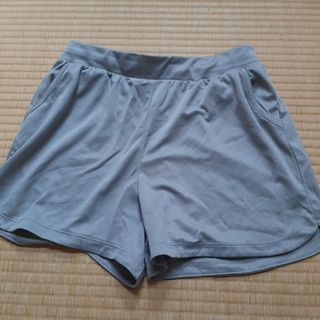 ジーユー(GU)のGU グレーショートパンツ(ショートパンツ)