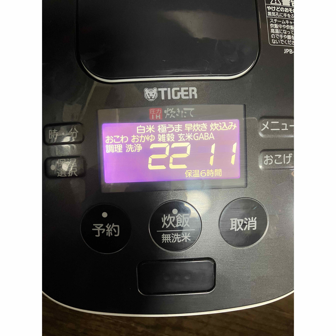 TIGER(タイガー)のタイガー圧力IH炊飯器JPB-A100 スマホ/家電/カメラの調理家電(炊飯器)の商品写真