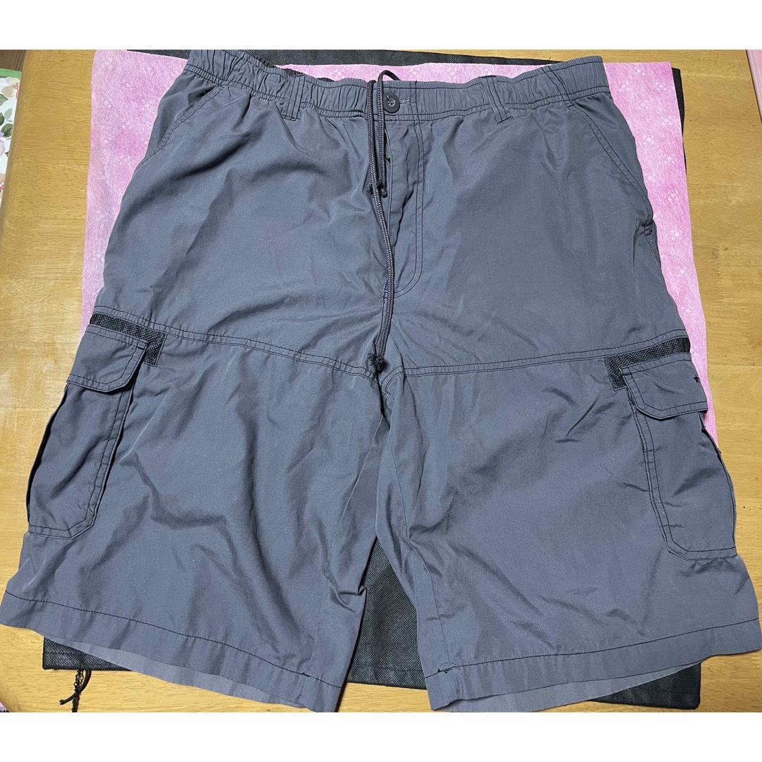 CONVERSE(コンバース)のコンバース　ハーフパンツ　ポケット多数　濃グレー　LLサイズ メンズのパンツ(ショートパンツ)の商品写真