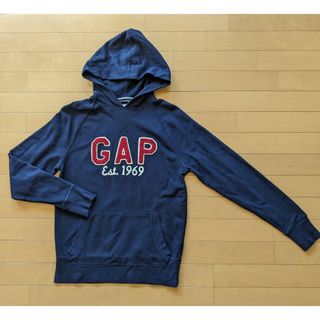 ギャップ(GAP)のXS GAP　ロゴ刺繡アップリケ　プルオーバーパーカー　フード付　スウェット　紺(パーカー)