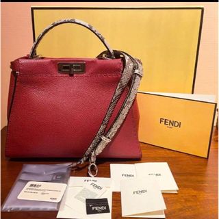 フェンディ(FENDI)の未使用✨超美品✨Fendi セレリア ピーカブー　赤　パイソン(ハンドバッグ)