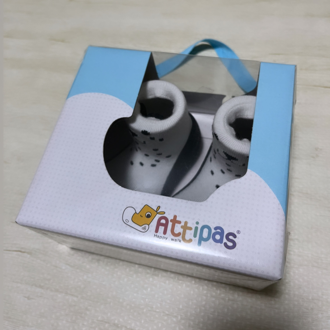 Attipas(アティパス)のアティパス新品未使用12.5cm ホワイト　クマ キッズ/ベビー/マタニティのベビー靴/シューズ(~14cm)(フラットシューズ)の商品写真