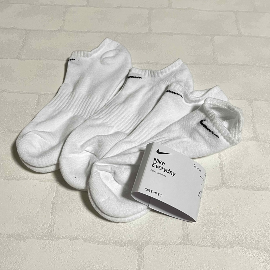 NIKE(ナイキ)の新品未使用NIKE白靴下3足セット エンタメ/ホビーのエンタメ その他(その他)の商品写真