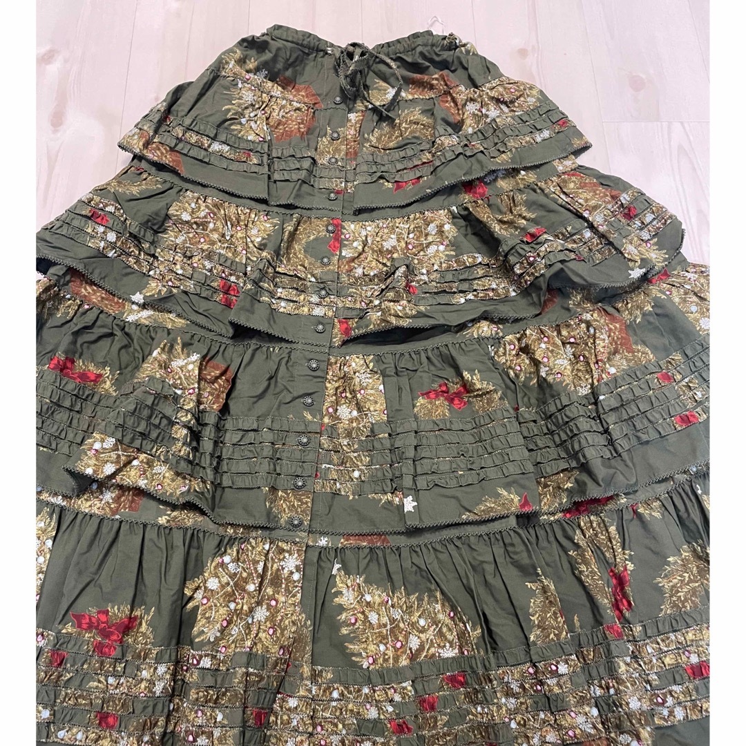 カネコイサオ　ピコフリルのベスト　段々重ね薔薇のスカート