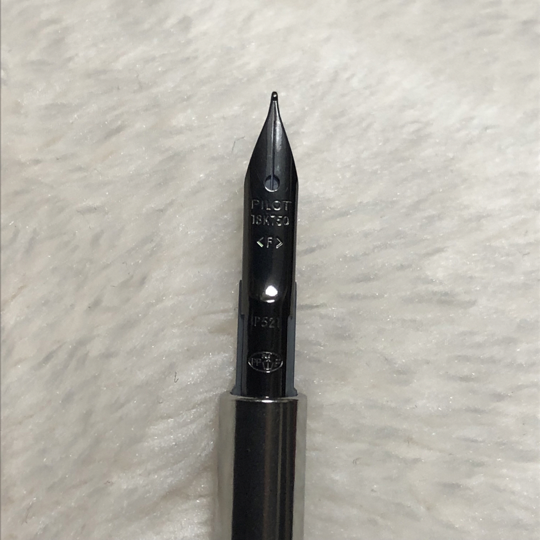 PILOT(パイロット)の☆限定 新品未使用 パイロット キャップレス 万年筆 ブラックアイス F 細字☆ インテリア/住まい/日用品の文房具(ペン/マーカー)の商品写真