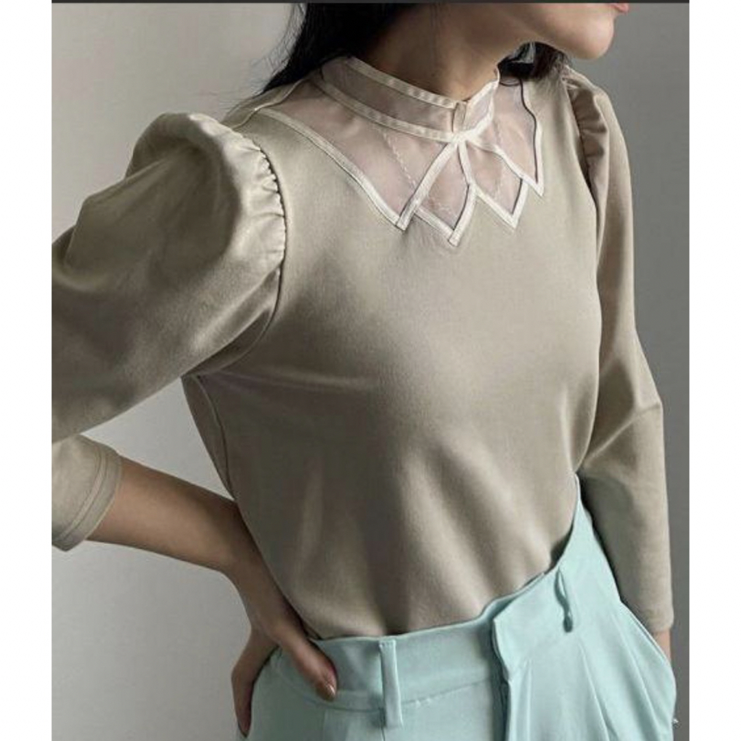 Ameri VINTAGE  CUT OUT SHEER COLLAR TOP