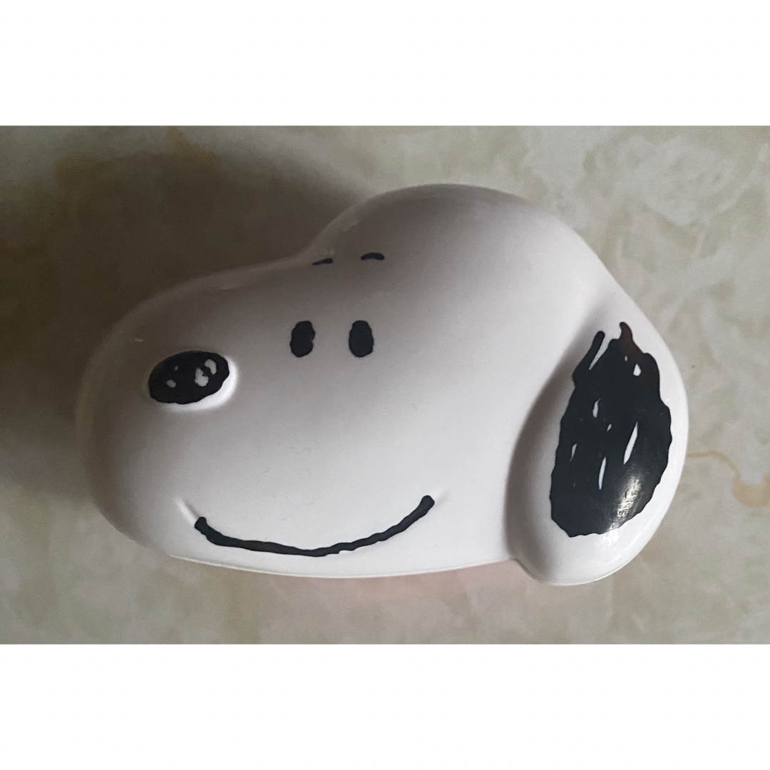 SNOOPY(スヌーピー)の【新品】SNOOPY EGG TYPE HAIR BRUSH フェイス コスメ/美容のヘアケア/スタイリング(ヘアブラシ/クシ)の商品写真