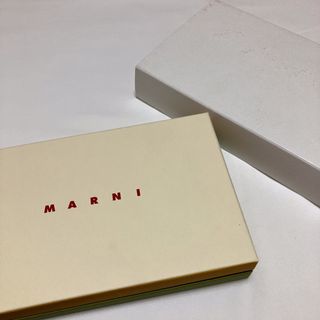 新品 23ss MARNI フォンポーチ ショルダーバッグ 白黒 5393