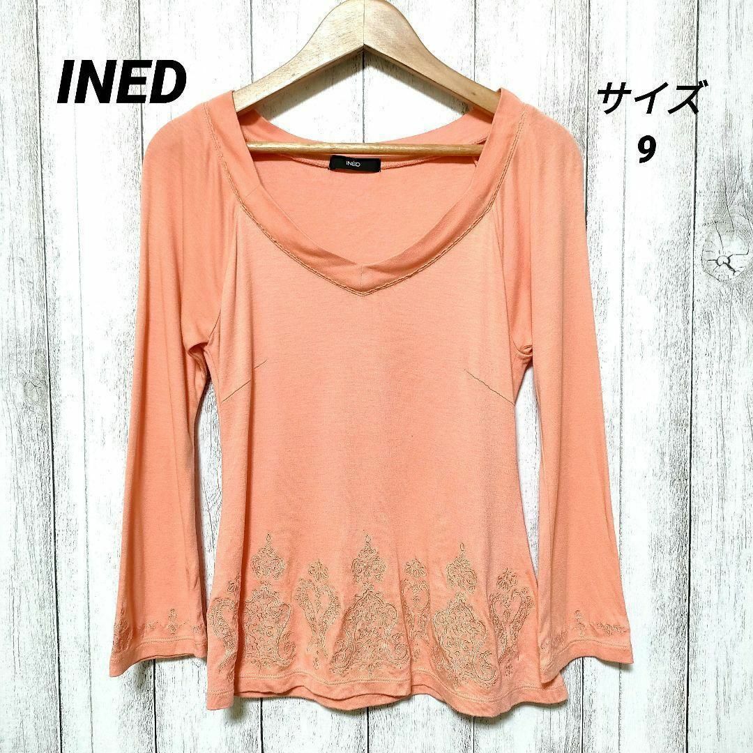 INED(イネド)のINED　イネド　サイズ9　刺繍柄　トップス　カットソー レディースのトップス(Tシャツ(長袖/七分))の商品写真