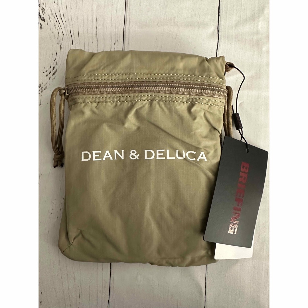 DEAN & DELUCA(ディーンアンドデルーカ)のDEAN&DELUCA × BRIEFING サコッシュトートバッグ　ベージュ レディースのバッグ(エコバッグ)の商品写真