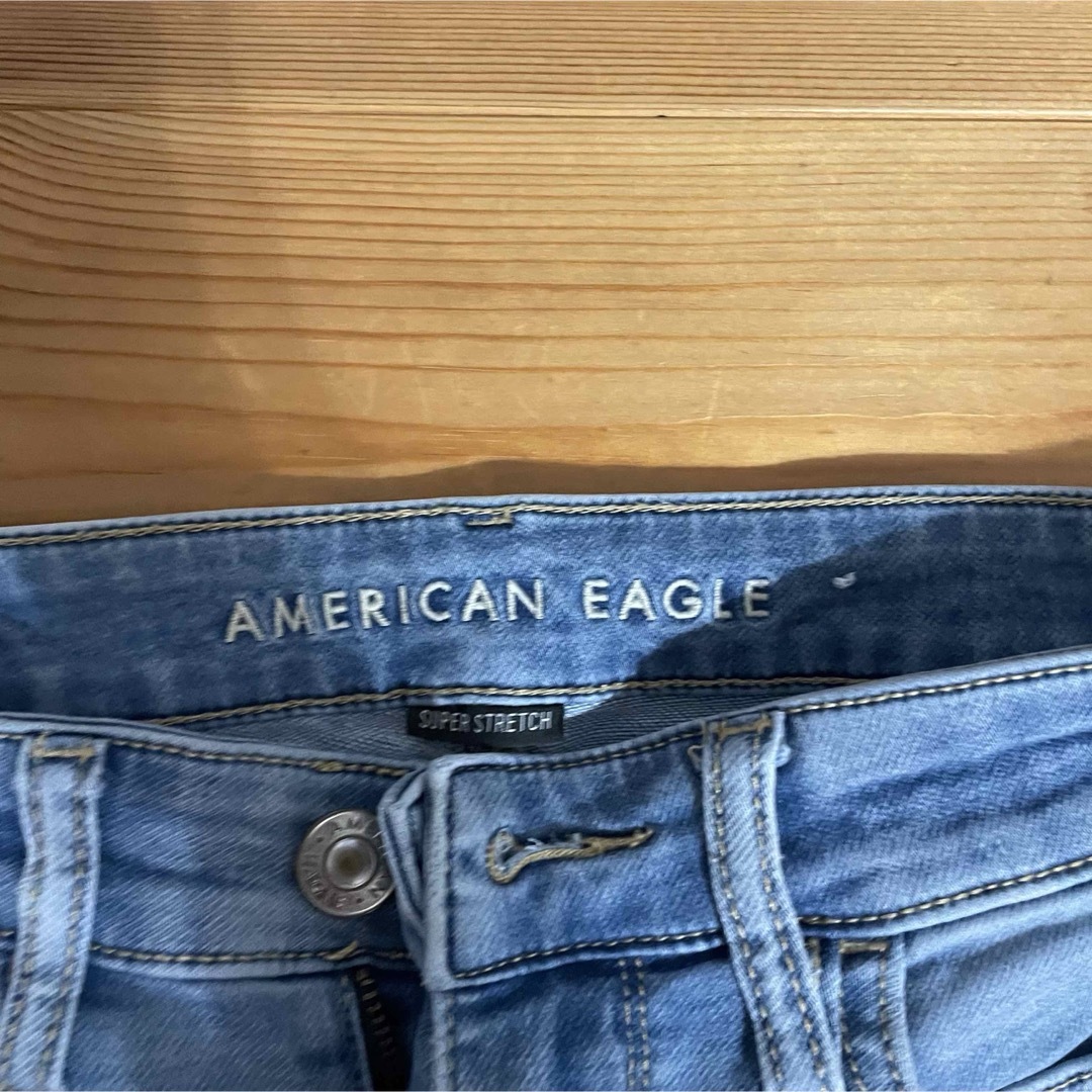 American Eagle(アメリカンイーグル)の即購入OK 人気モデル アメリカンイーグル ブルージェギング 2R レディースのパンツ(デニム/ジーンズ)の商品写真