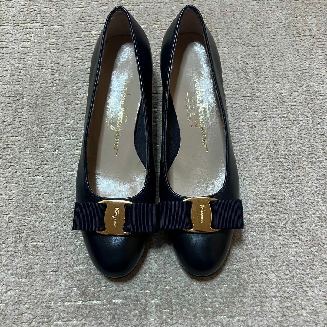 Salvatore Ferragamo - 極美品 フェラガモ ヴァラリボン太ヒール