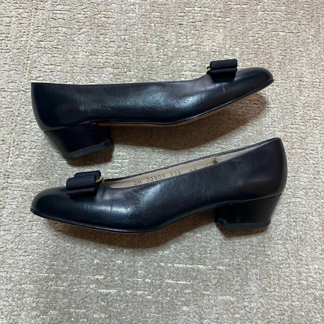 Salvatore Ferragamo - 極美品 フェラガモ ヴァラリボン太ヒール