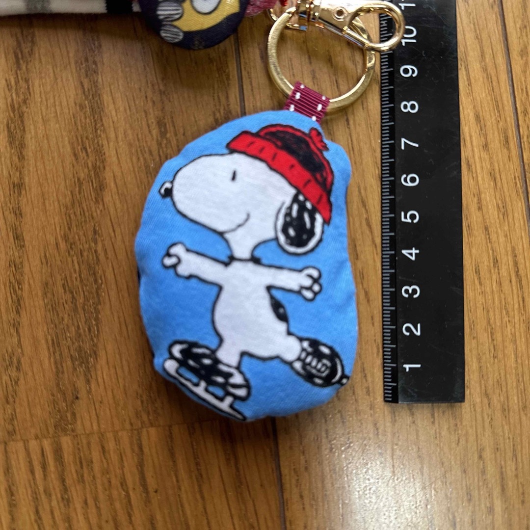 SNOOPY(スヌーピー)のハンドメイドタッセルキーホルダー！スヌーピー！スケート！ レディースのファッション小物(キーホルダー)の商品写真