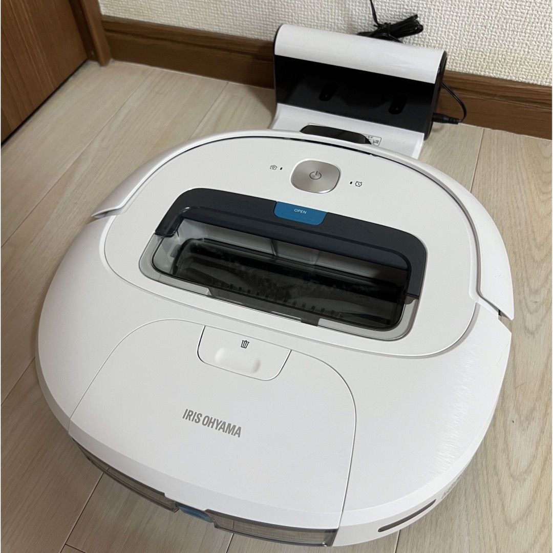 アイリスオーヤマ  ロボット掃除機　IRIS IC-R01-W WHITE