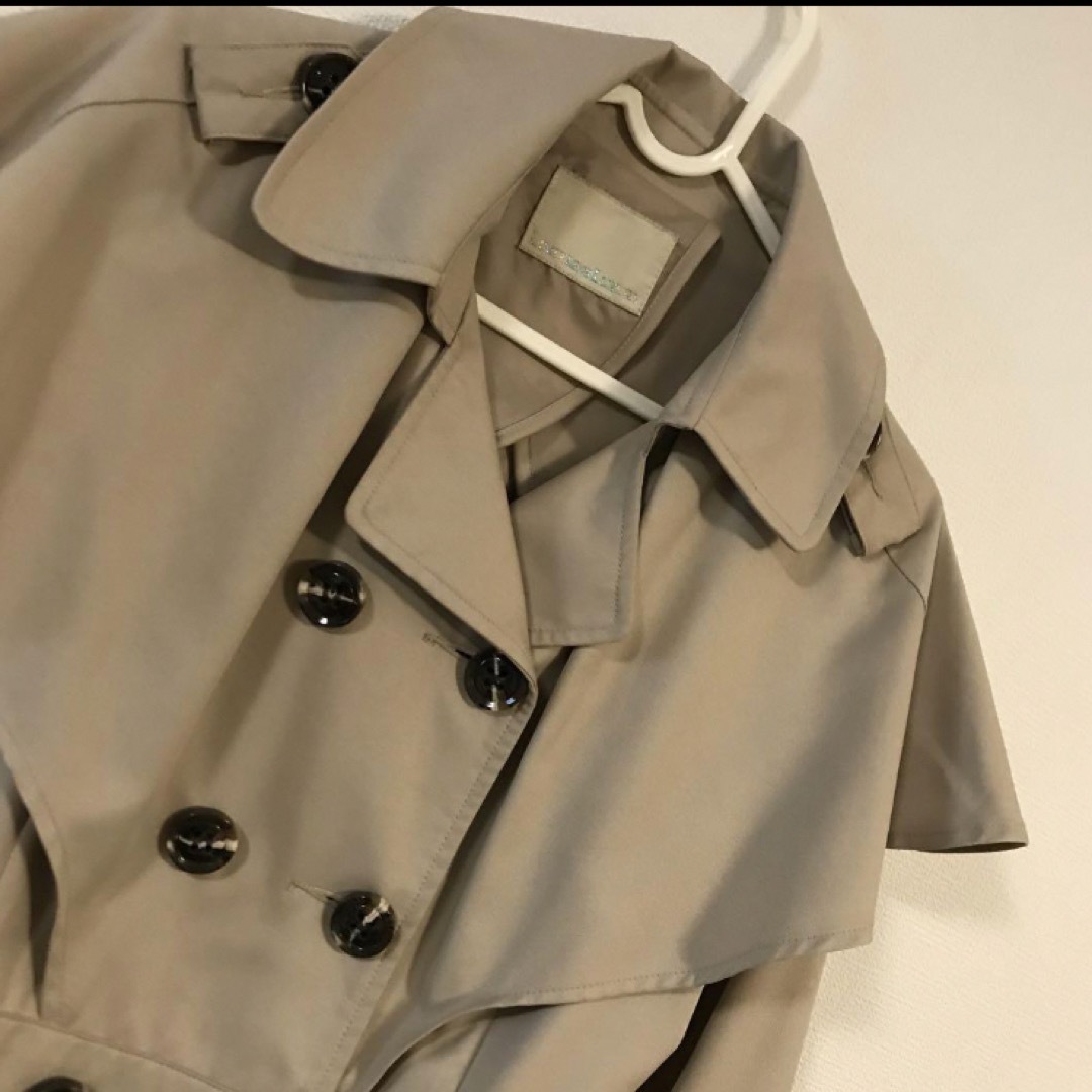 美品  美ライン 襟付きクラシカル  トレンチコート ベージュ S レディースのジャケット/アウター(トレンチコート)の商品写真