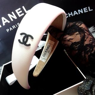Chanel CCロゴカチューシャ-