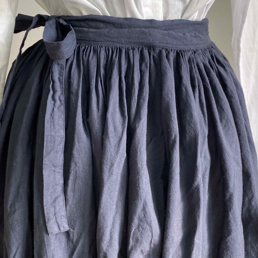 IDEE(イデー)の【IDEE POOL】巻きギャザー エプロン スカートネイビー レディースのスカート(ロングスカート)の商品写真