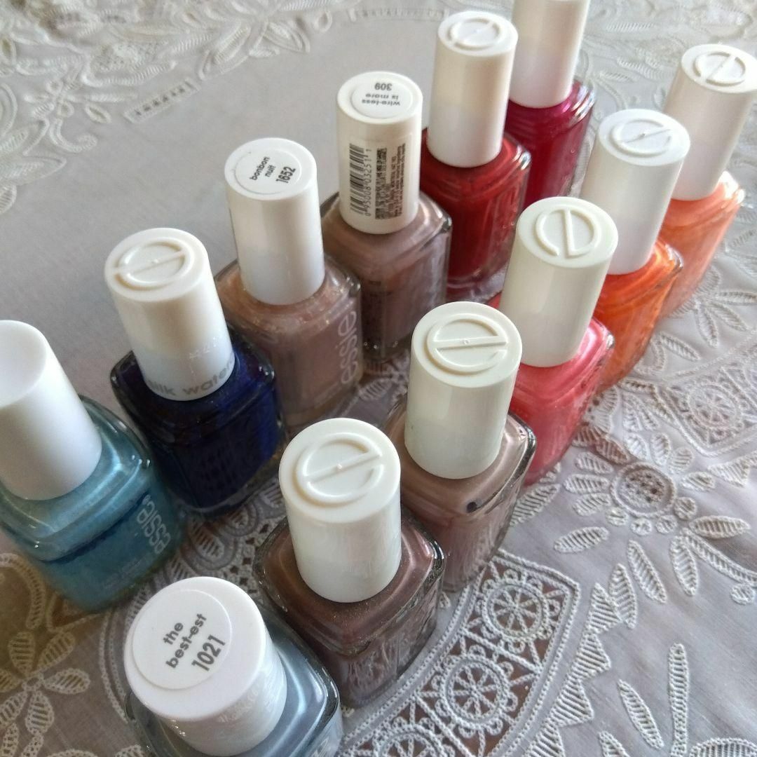 Essie(エッシー)のessie　エッシーネイルマニキュア12本セット コスメ/美容のネイル(マニキュア)の商品写真