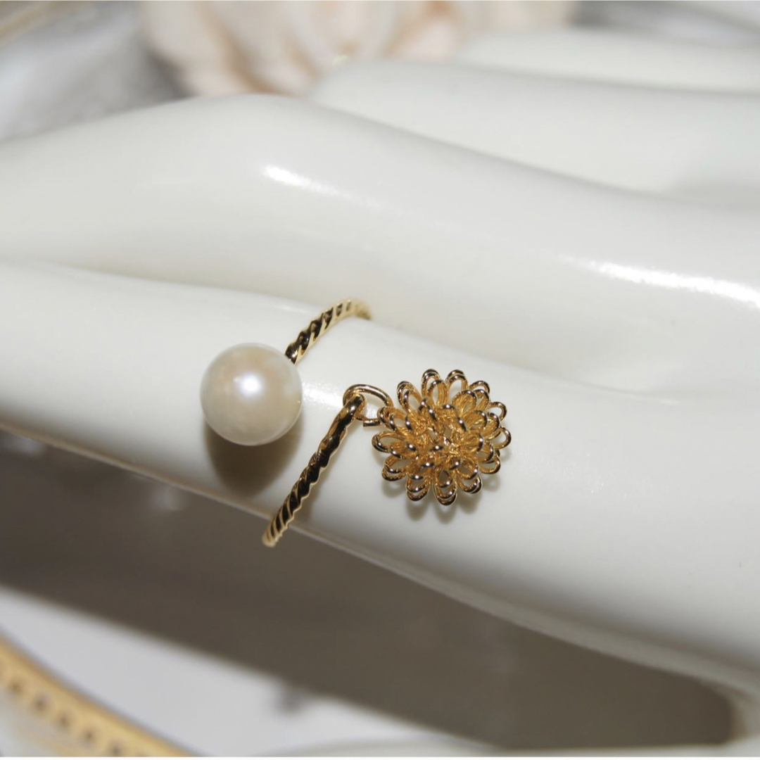越物　あこや真珠　ダリヤワイヤーフラワーチャーム　K16GP フォークリング ハンドメイドのアクセサリー(リング)の商品写真