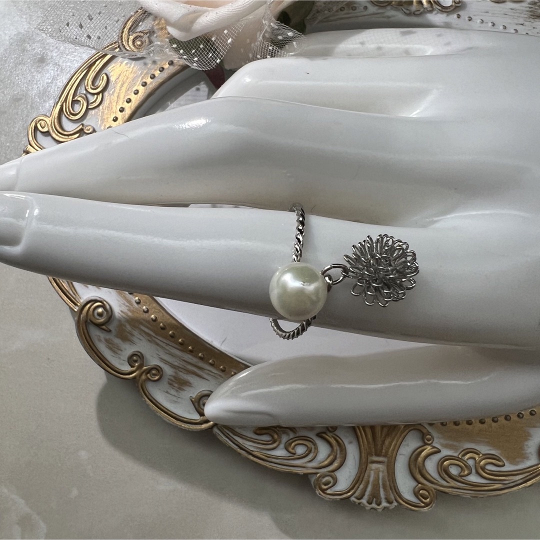 越物　あこや真珠　ダリヤ　ワイヤーフラワーチャーム　本ロジウム　フォークリング ハンドメイドのアクセサリー(リング)の商品写真