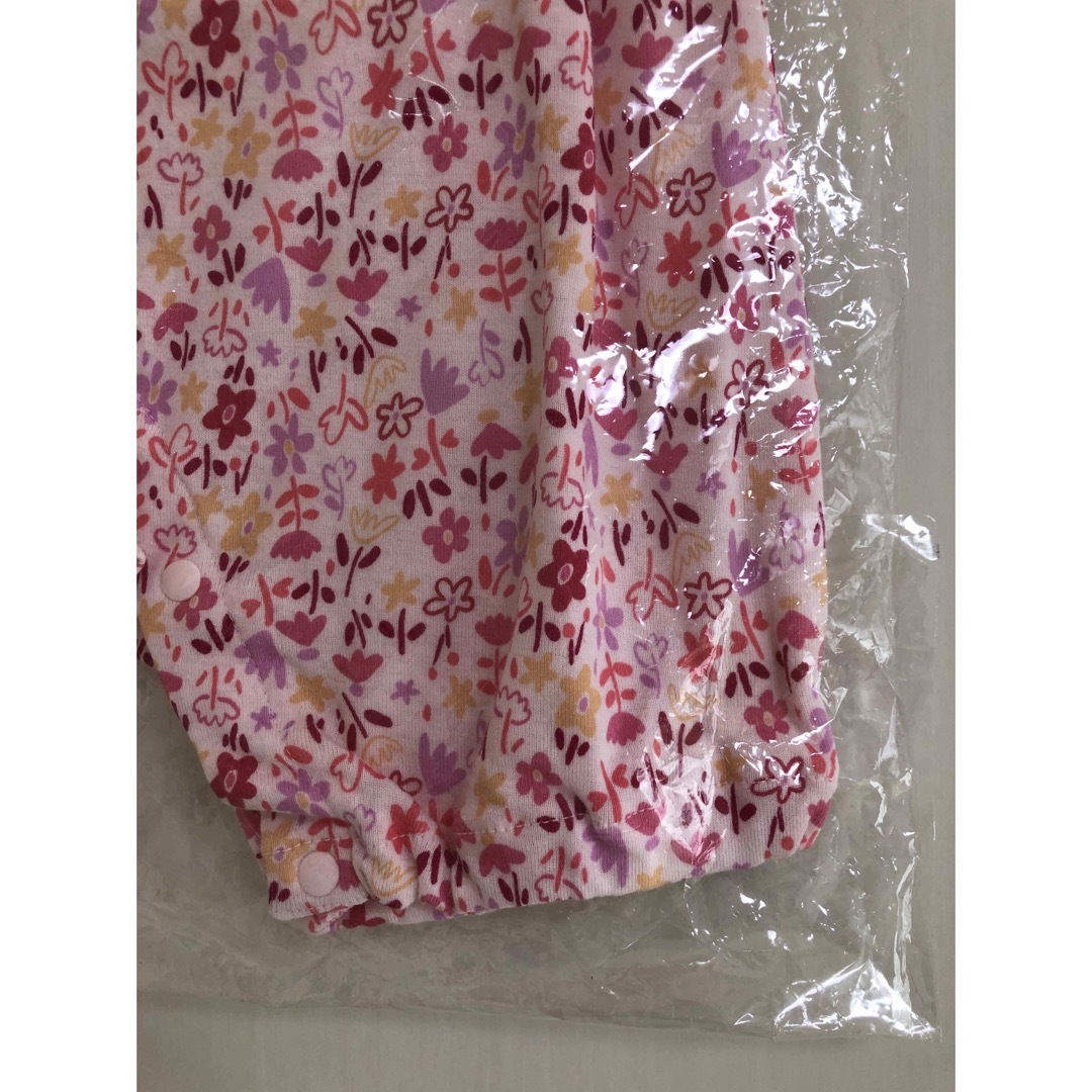 UNIQLO(ユニクロ)のユニクロ　フライスショートオール　半袖　ピンク　花柄　80 綿100 キッズ/ベビー/マタニティのベビー服(~85cm)(カバーオール)の商品写真