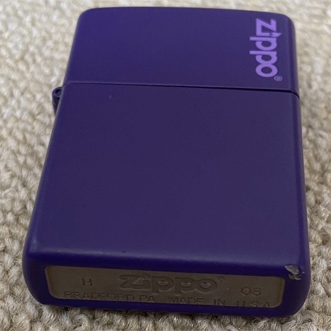 ZIPPO(ジッポー)のzippoパープルマットカラーロゴ入 メンズのファッション小物(タバコグッズ)の商品写真