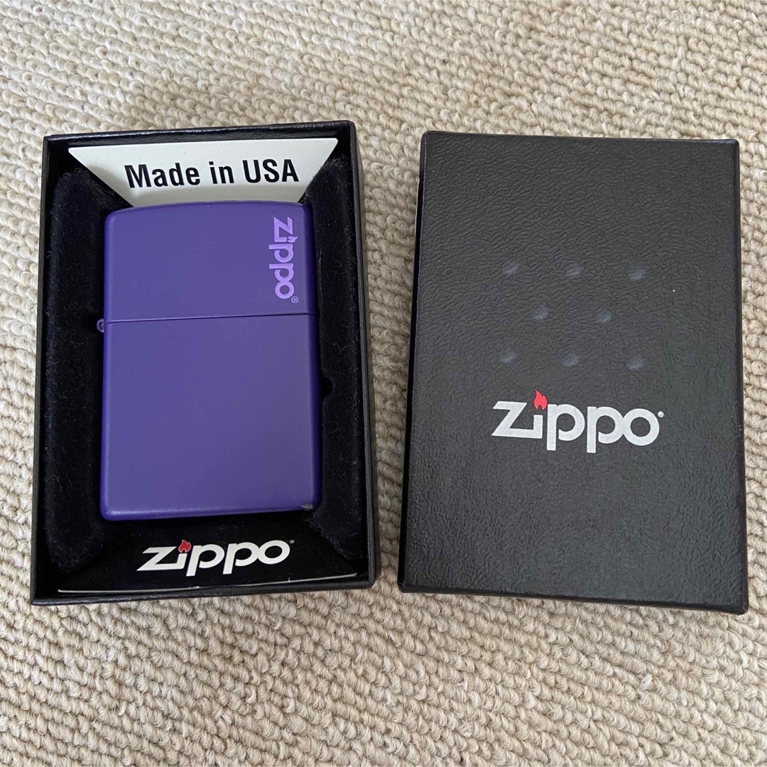 ZIPPO(ジッポー)のzippoパープルマットカラーロゴ入 メンズのファッション小物(タバコグッズ)の商品写真