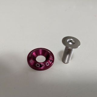 ⚠️100円⚠️🔩リアナンバーボルトピンク🔩(汎用パーツ)