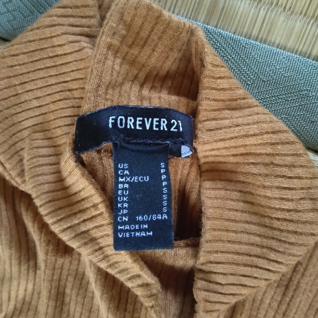 FOREVER 21(フォーエバートゥエンティーワン)のforever21　からし色　黄色　ワンピース レディースのワンピース(ミニワンピース)の商品写真