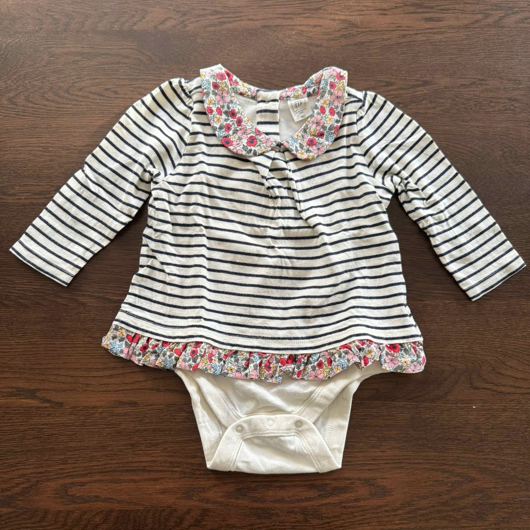 babyGAP(ベビーギャップ)のgap 襟付きロンパース　長袖　ボーダー　花柄　リス　80 セット キッズ/ベビー/マタニティのベビー服(~85cm)(ロンパース)の商品写真