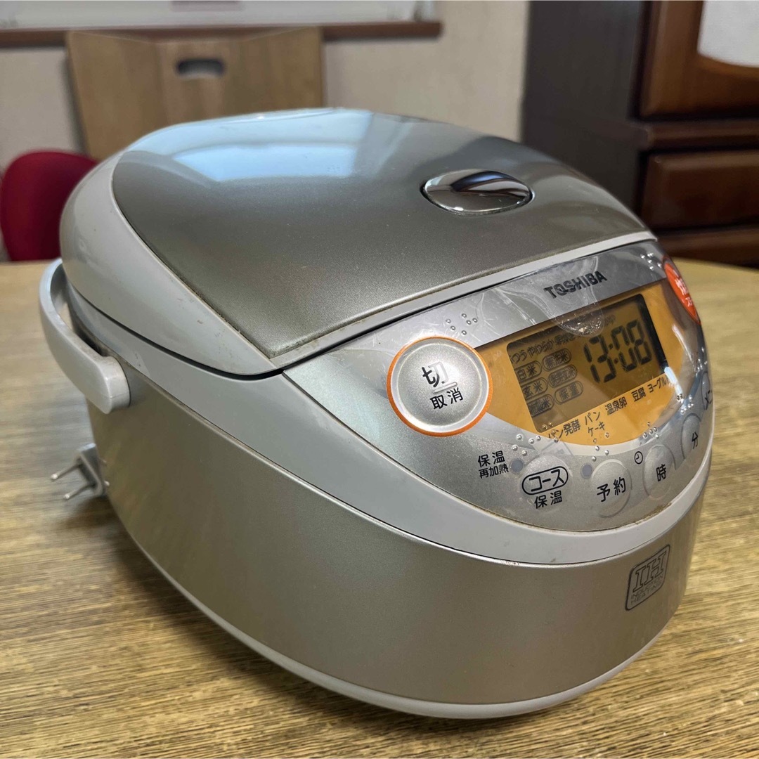 東芝(トウシバ)の東芝 TOSHIBA RC-6XD(S) SILVER IH炊飯器 スマホ/家電/カメラの調理家電(炊飯器)の商品写真