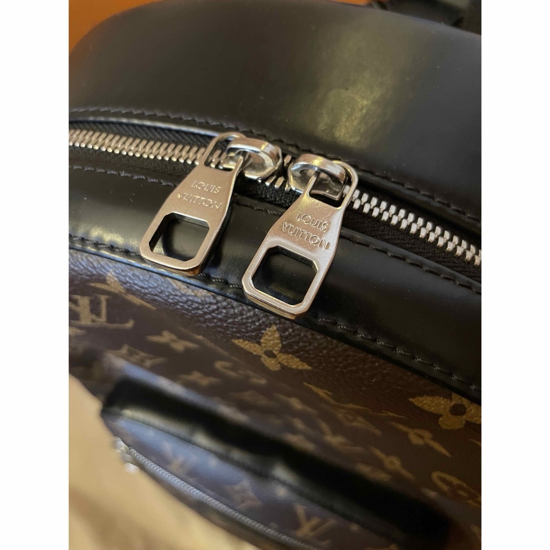 LOUIS VUITTON(ルイヴィトン)のルイヴィトン ジョッシュ バックパック リュックサック マカサー モノグラム メンズのバッグ(バッグパック/リュック)の商品写真