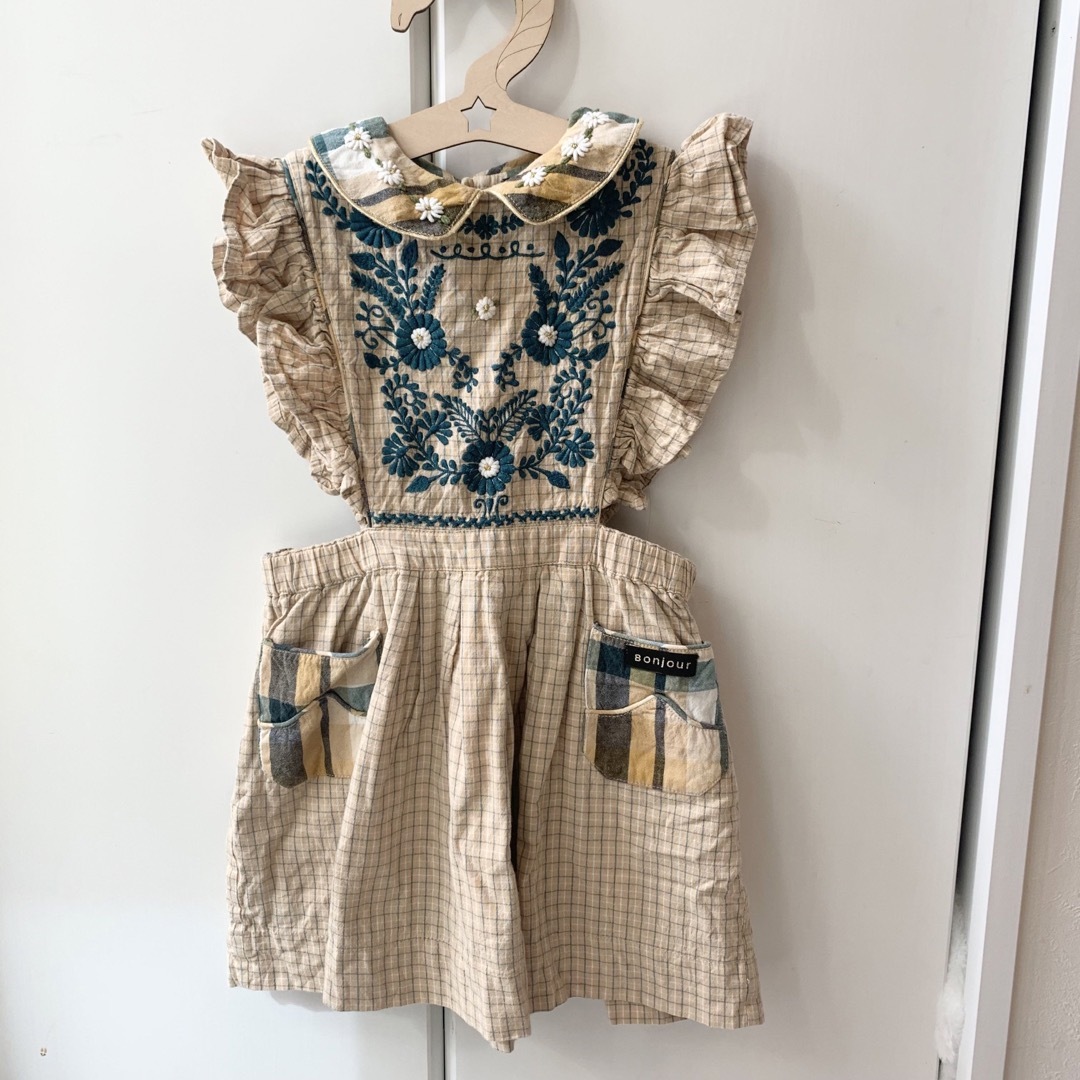 Bonjour diary エプロンワンピース4y キッズ/ベビー/マタニティのキッズ服女の子用(90cm~)(ワンピース)の商品写真