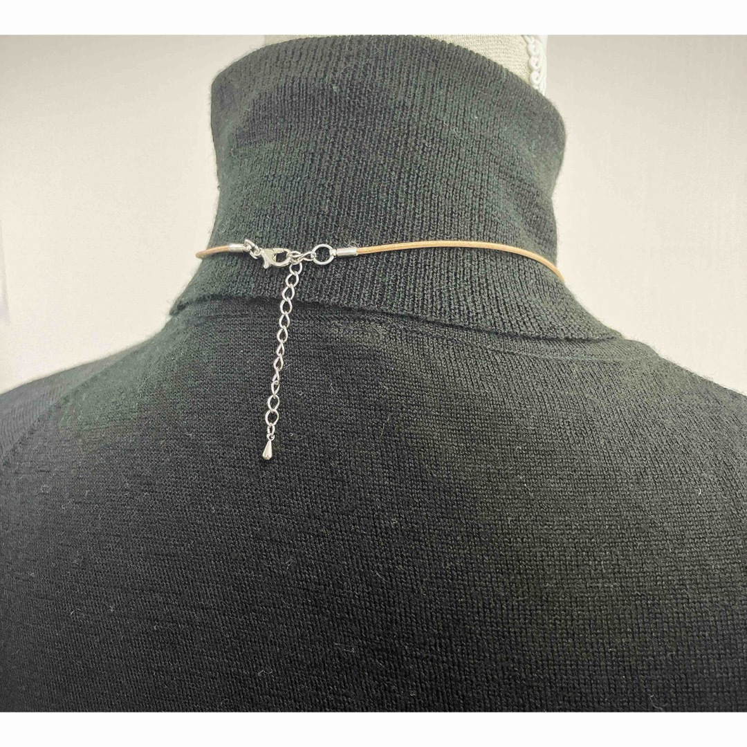 ラバストーンとカレンシルバーの革紐チョーカー ハンドメイドのアクセサリー(ネックレス)の商品写真