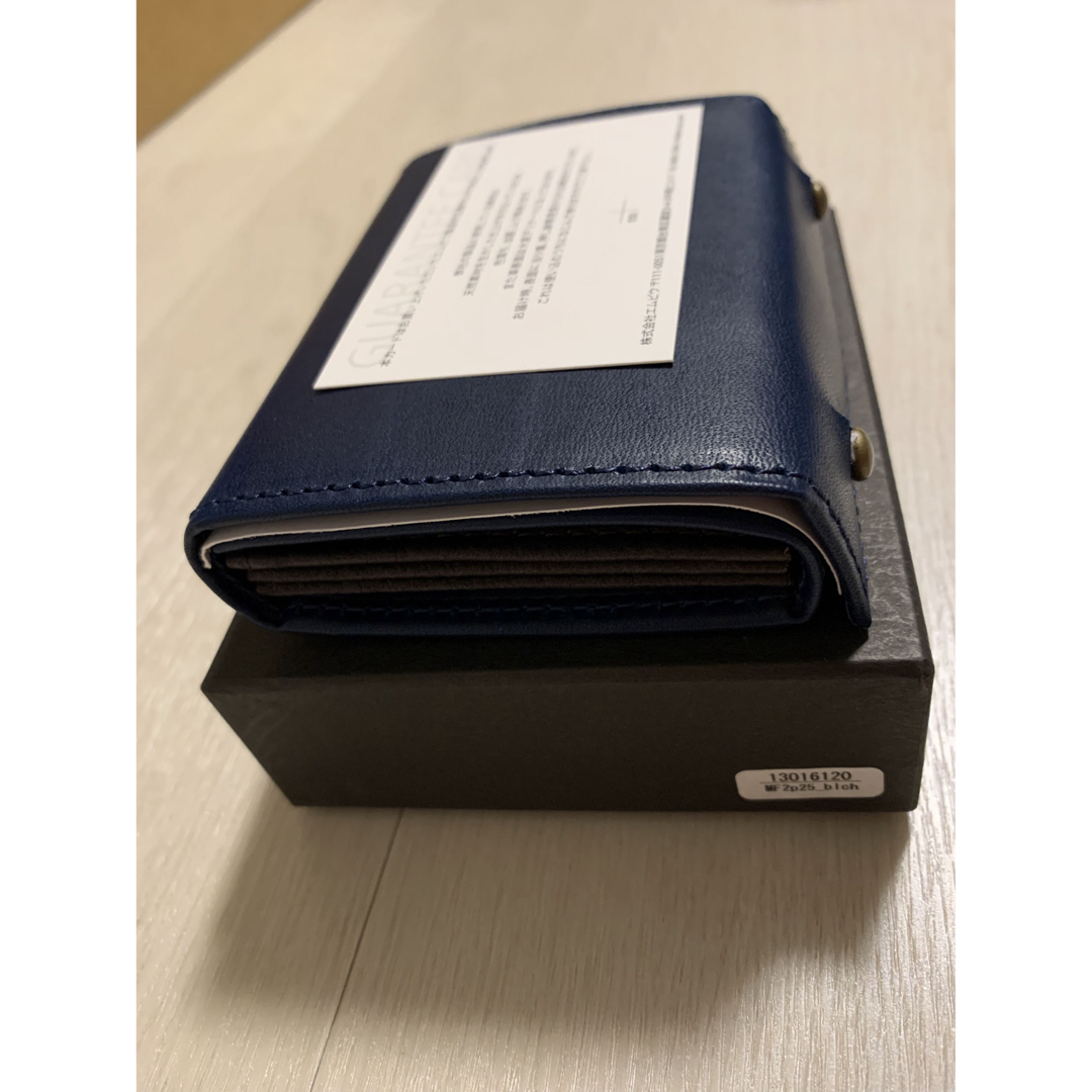 m+(エムピウ)の新品未使用　M+ ミッレフォッリエ　Ⅱ P25 ブルーチョコ メンズのファッション小物(折り財布)の商品写真