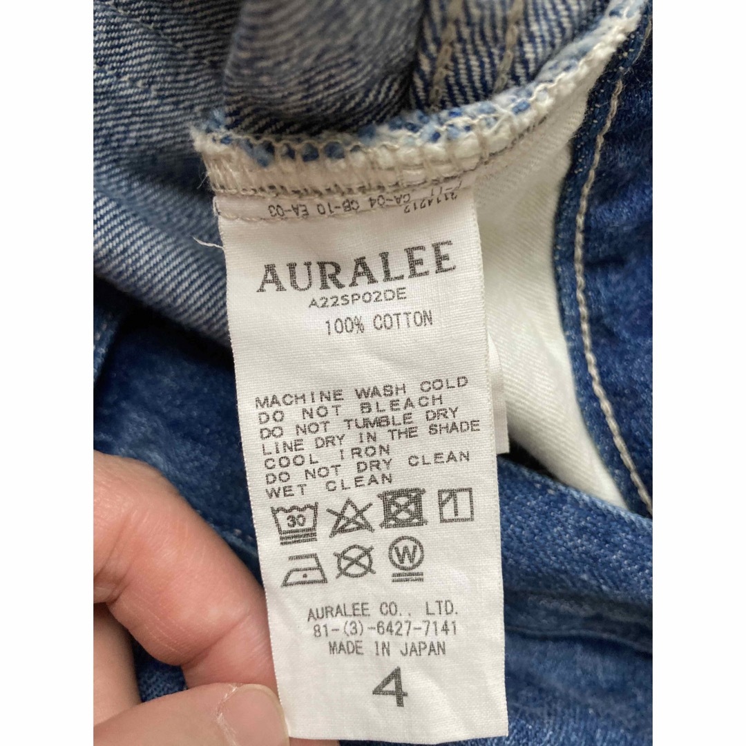 AURALEE(オーラリー)のAURALEE SELVEDGE FADED LIGHT DENIM PANTS メンズのパンツ(デニム/ジーンズ)の商品写真