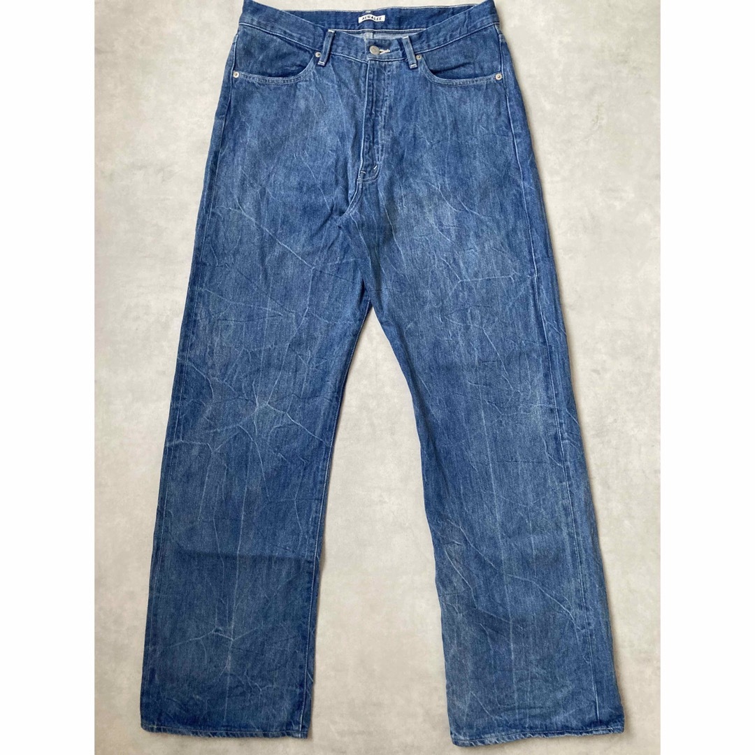 AURALEE(オーラリー)のAURALEE SELVEDGE FADED LIGHT DENIM PANTS メンズのパンツ(デニム/ジーンズ)の商品写真