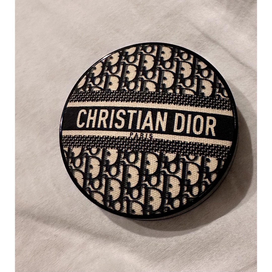 Dior ロゴマニア　クッションケース コスメ/美容のベースメイク/化粧品(ファンデーション)の商品写真