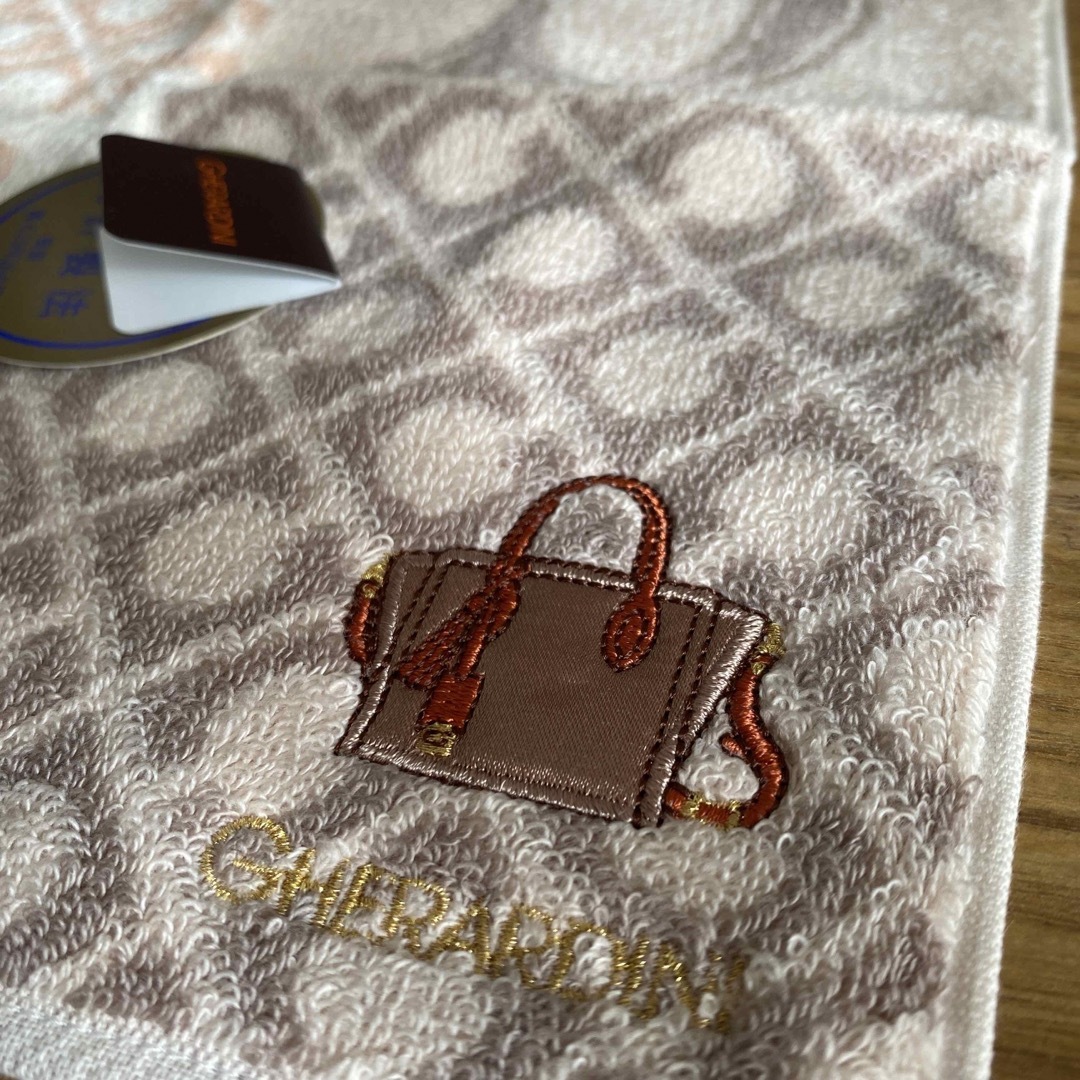 GHERARDINI(ゲラルディーニ)のゲラルディーニタオルハンカチ新品未使用タグ付き レディースのファッション小物(ハンカチ)の商品写真
