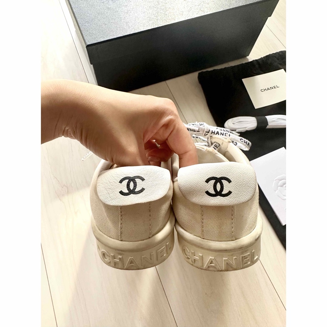 CHANEL(シャネル)の【37サイズ】CHANEL♡ココマークキャンバススニーカー レディースの靴/シューズ(スニーカー)の商品写真